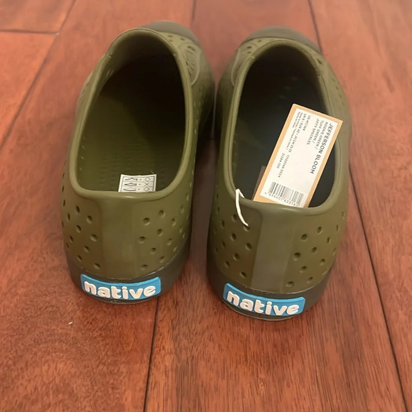 NWT Native Jefferson BloomWaterproof Army Green Shoes SIze US Men's 7 Women's 9 - Picture 2 of 7